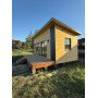 NORDIC LIVING 8×3 – celoroční zateplený dřevěný domek s terasou